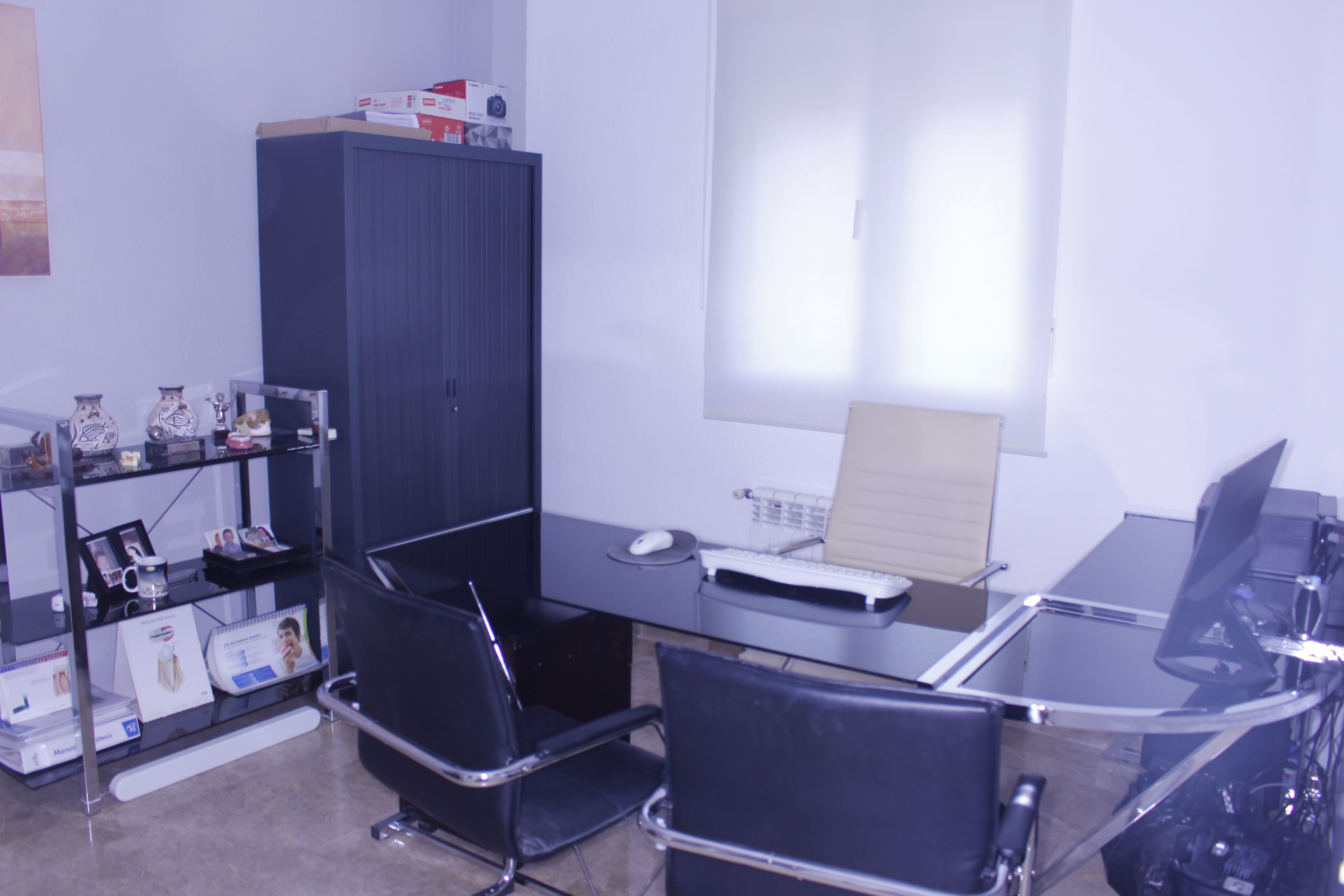 Despacho de atención al paciente en la clínica dental Granada